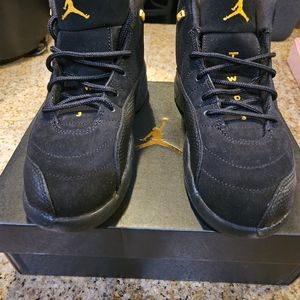 Boys Black Jordan's 2.5